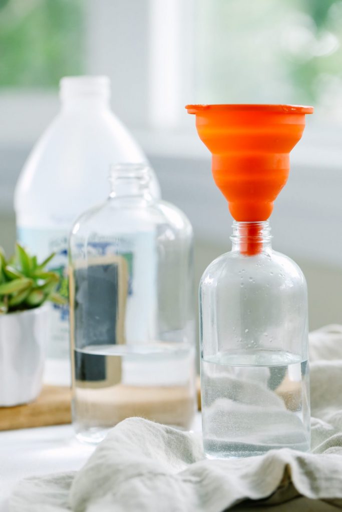 So easy! Just three ingredients, that's all you need to make a super effective glass cleaner at home. For mirrors, glass coffee tables, windows, and even some stainless steel appliances.