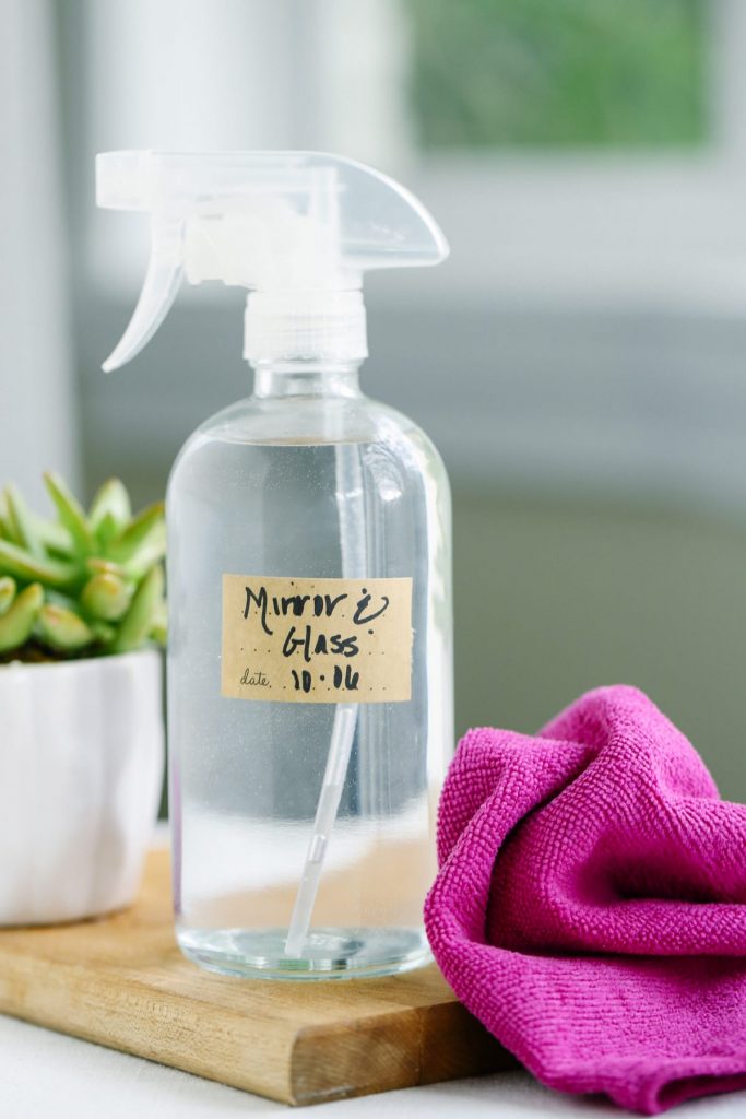 So easy! Just three ingredients, that's all you need to make a super effective glass cleaner at home. For mirrors, glass coffee tables, windows, and even some stainless steel appliances.